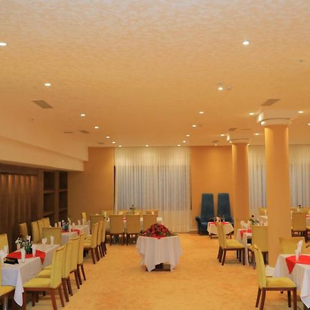 Kenenisa Hotel Addis Ababa Bagian luar foto