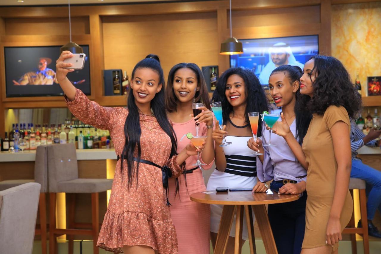 Kenenisa Hotel Addis Ababa Bagian luar foto